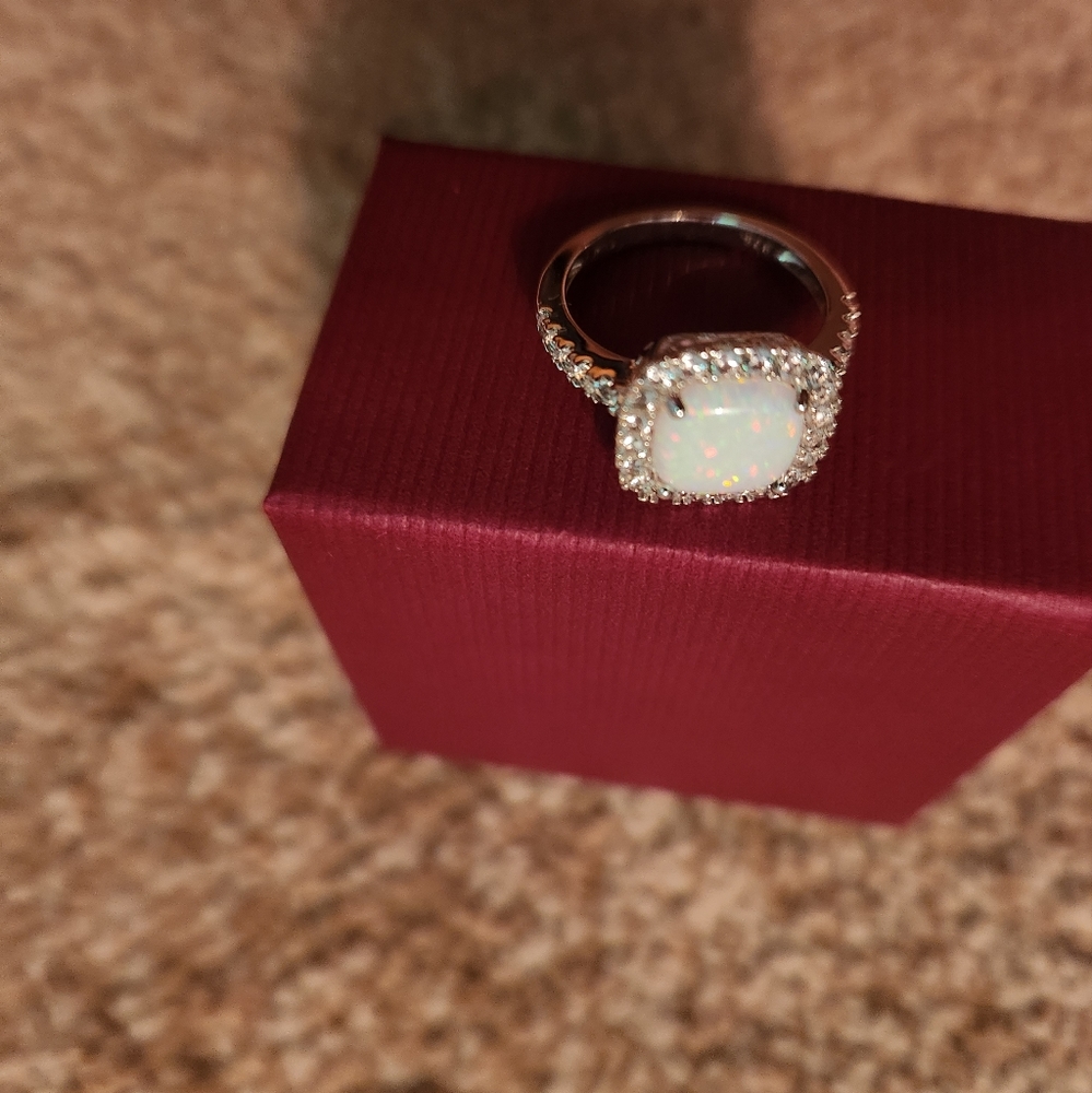 White opal cushion cut ring - Picture 3 of 5
